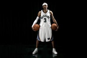 米兰体育在线-借助横向转移拉扯对方阵型，请找一个横向思维中横向移入或横向移出的案例