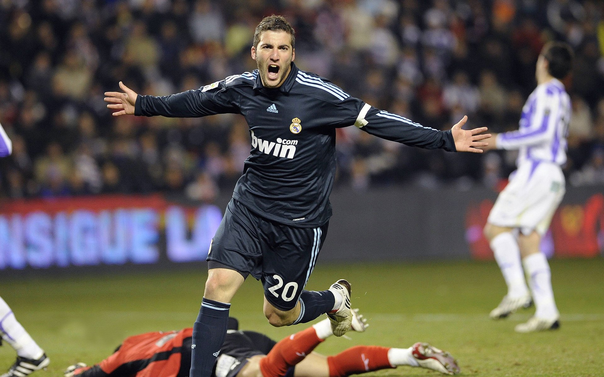 米兰体育在线登录-夺冠热门:五大联赛中最具夺冠可能性的球队,五大联赛都夺冠的球员 第3张 米兰体育在线登录-夺冠热门:五大联赛中最具夺冠可能性的球队,五大联赛都夺冠的球员 第3张