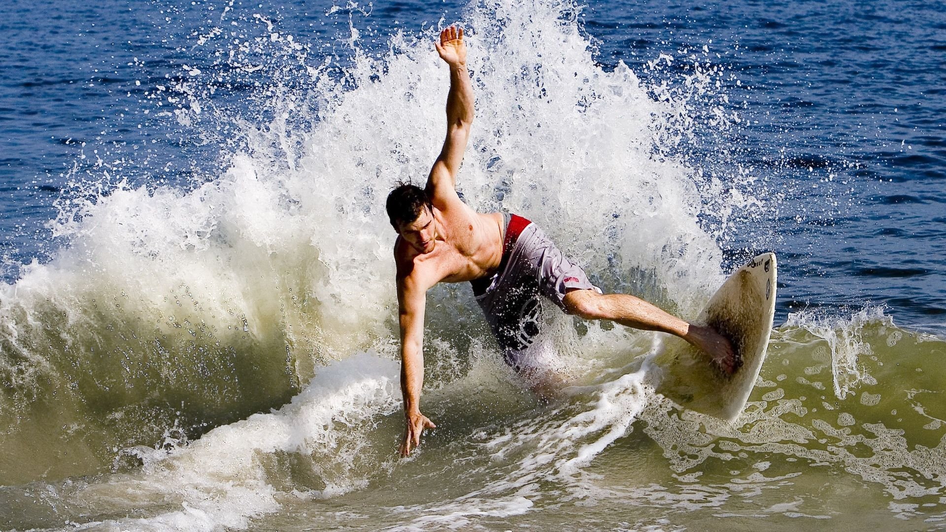 海岛露营+越野跑两日赛 选手夜宿帐篷晨起再战赛道