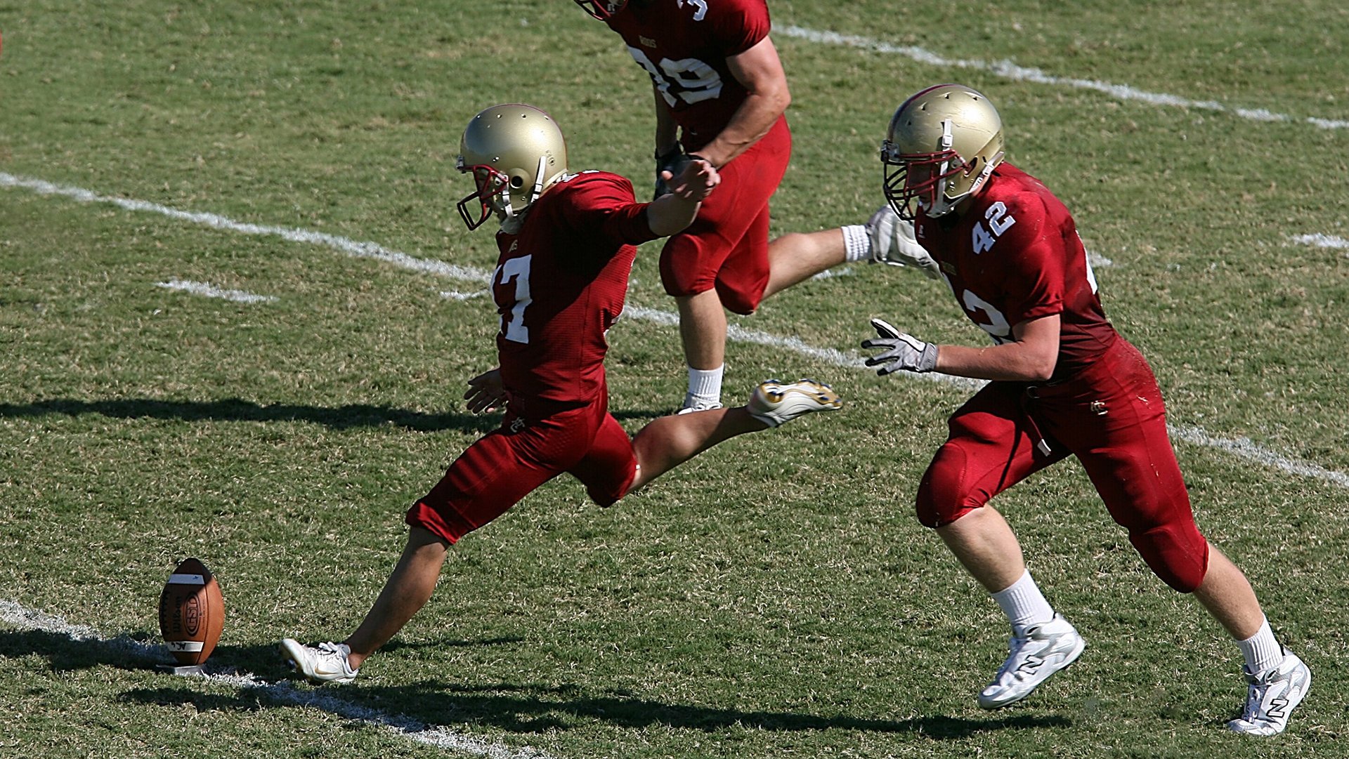 海岛露营+越野跑两日赛 选手夜宿帐篷晨起再战赛道