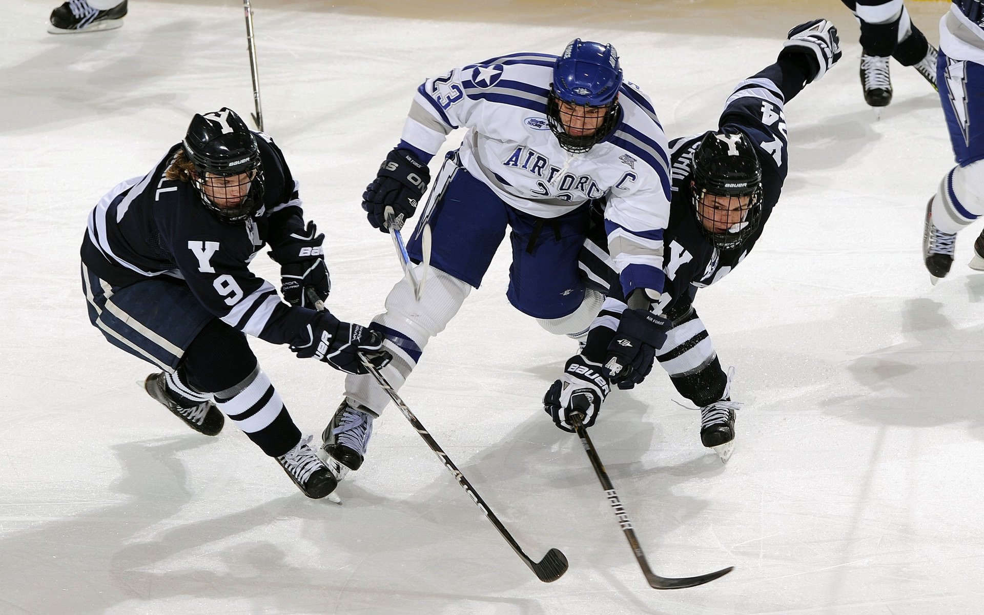 足球俱乐部青训对比